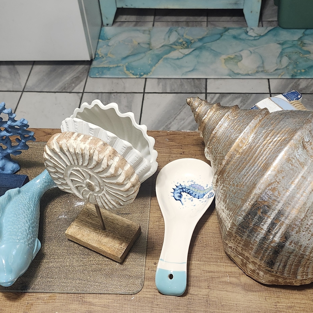 Coastal Decor Set with Seashell and Fish Accents